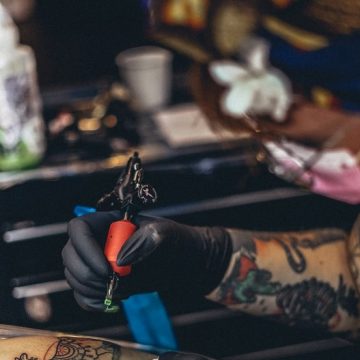 Nieudany tatuaż a odpowiedzialność tatuażysty