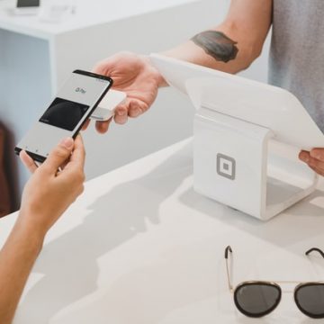 Kasa online w studiu tatuażu?